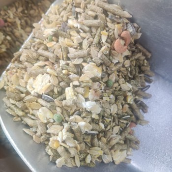 Premium Small Animal Food – 1kg | Complete, Nutrient-Rich Diet for Rabbits, Guinea Pigs & Hamsters | Natural Grains, Seeds, Vegetables, Fruits, Omega Fatty Acids & Probiotics – No Artificial Colors or Preservatives