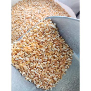 Premium Yellow Cracked Corn (Broken Corn) – 1kg Bag | High-Energy Feed for Chickens, Ducks, Turkeys, Pigeons, Doves, Parrots, Budgies, Finches, Wild Birds, Rabbits, Horses, Goats, Sheep, Cattle, Deer & Small Animals